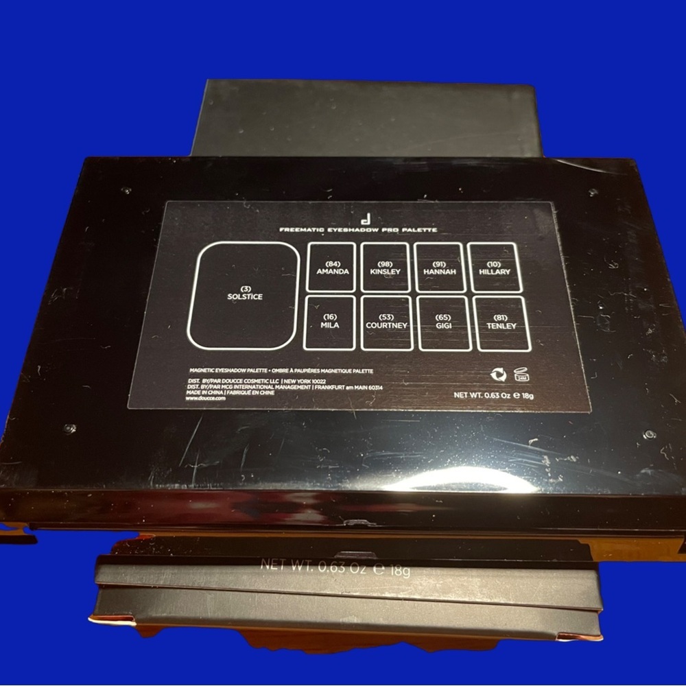 DOUCCE
Freematic Limited Edition Smokey Pro Palette - Picture 2 of 2